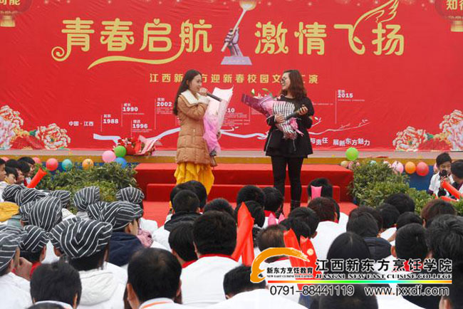 ���ഺӢ�Ĵ�������ͬ�W������һƬ�����ĺ���