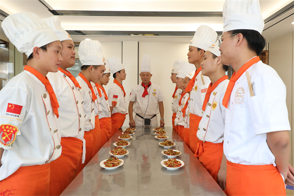 <a href=http://www.8881133.com target=_blank class=infotextkey>江西新東方烹飪學校</a>.jpg