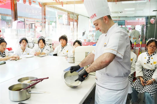 <a href=http://www.8881133.com target=_blank class=infotextkey>江西新東方烹飪學(xué)校</a>.jpg