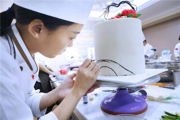 <a href=http://www.8881133.com target=_blank class=infotextkey>江西新東方烹飪學(xué)院</a>出席南昌市第六屆“洪城杯”職業(yè)技能大賽.jpg