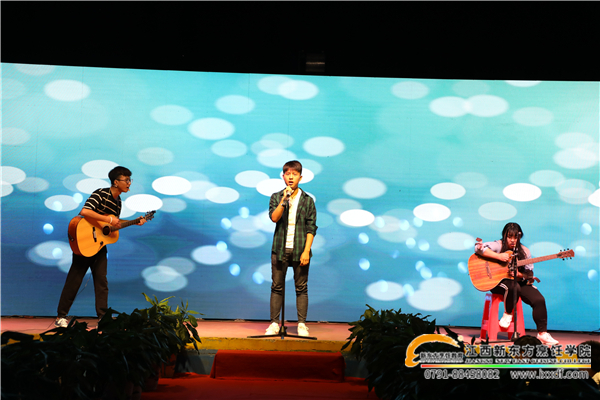 小清新吉他彈奏