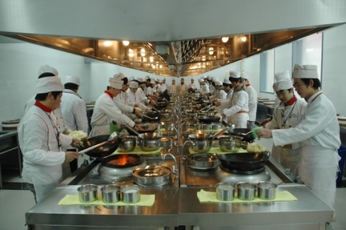 學(xué)廚師選擇<a href=http://www.8881133.com target=_blank class=infotextkey>江西新東方烹飪學(xué)院</a>有保障