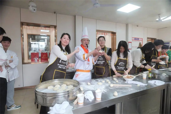 <a href=http://www.8881133.com target=_blank class=infotextkey>江西新東方烹飪學(xué)校</a>女神節(jié)活動(dòng).jpg