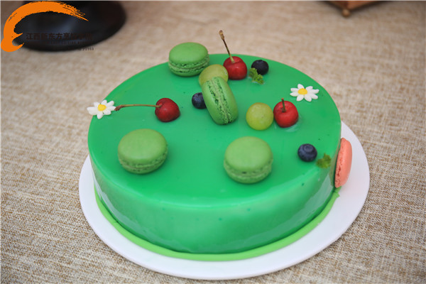 <a href=http://www.8881133.com target=_blank class=infotextkey>江西新東方烹飪學(xué)院</a>西點(diǎn)作品.jpg