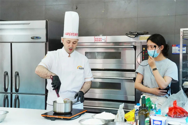 <a href=http://www.8881133.com target=_blank class=infotextkey>江西新東方烹飪學(xué)校</a>.jpg