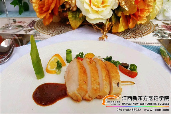 <a href=http://www.8881133.com target=_blank class=infotextkey>江西新東方烹飪學(xué)院</a>學(xué)子做的西餐.jpg