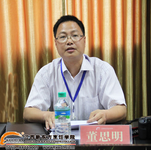 江西新東方教務(wù)處董主任發(fā)表講話.jpg