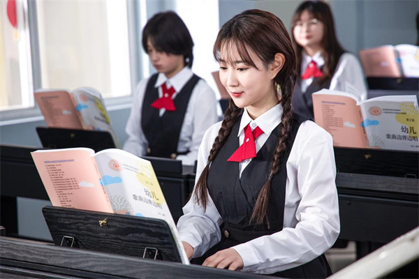 <a href=http://www.8881133.com target=_blank class=infotextkey>江西新東方烹飪學(xué)校</a>.jpg