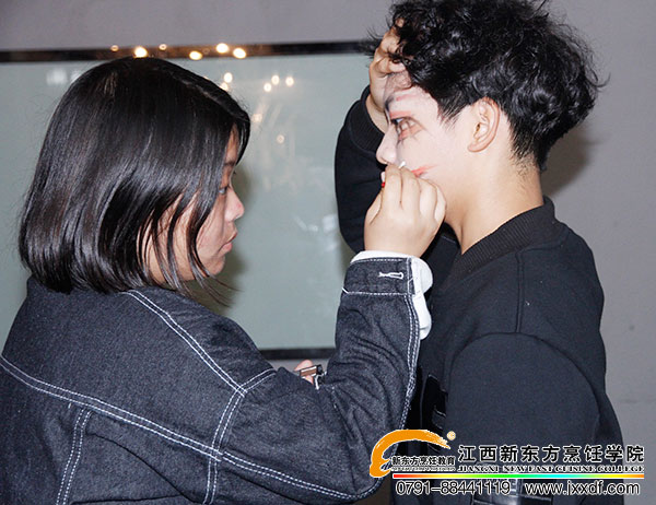 <a href=http://www.8881133.com target=_blank class=infotextkey>江西新東方烹飪學(xué)校</a>.jpg