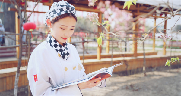 <a href=http://www.8881133.com target=_blank class=infotextkey>江西新東方烹飪學(xué)校</a>.jpg