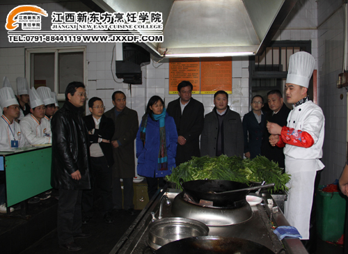 江西省中等職業(yè)教育調(diào)研考察團參觀實踐教室~副本.jpg