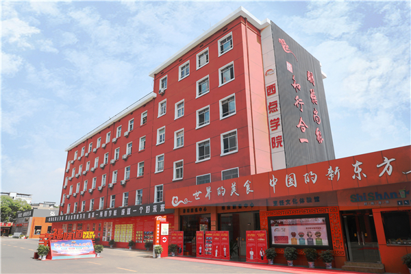 學(xué)西點(diǎn)就來(lái)<a href=http://www.8881133.com target=_blank class=infotextkey>江西新東方烹飪學(xué)院</a>.jpg