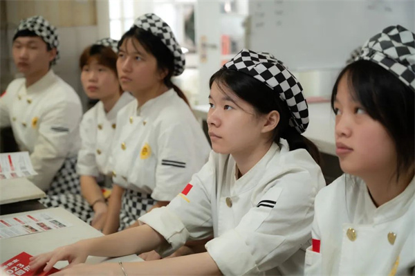 <a href=http://www.8881133.com target=_blank class=infotextkey>江西新東方烹飪學(xué)校</a>.jpg