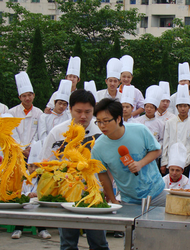 令主持人驚奇的學生雕刻作品