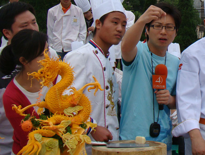 學生的刀工表演