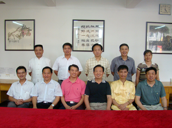 部分參加認定的烹飪大師和我院烹飪大師和領導合影留念