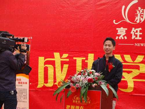 新聞媒體采訪我院學(xué)子