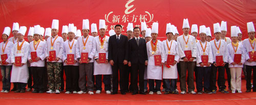 2009年新東方杯烹飪技能大賽個人熱菜組獲金獎選手合影