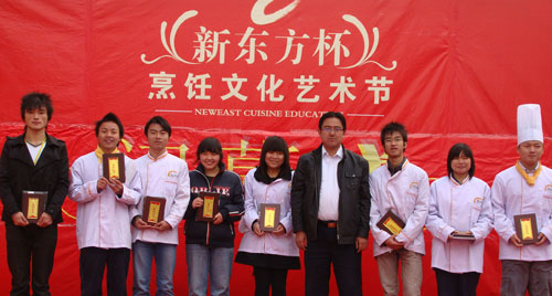 2009年新東方烹飪文化藝術(shù)節(jié)感恩演講比賽獲獎選手合影