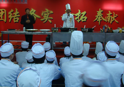 韓建強(qiáng)大師在給學(xué)員講解從業(yè)經(jīng)驗(yàn)