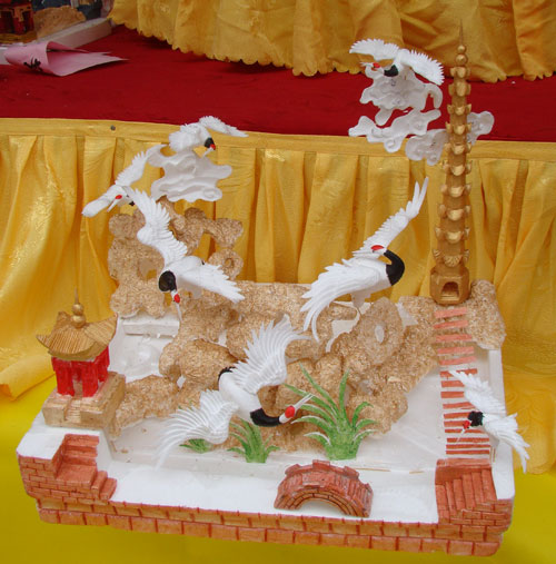 金領(lǐng)0909班泡沫雕刻展精美的學(xué)生作品