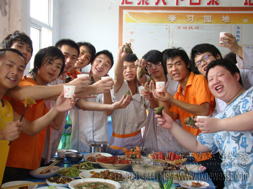 廚師學(xué)校歡樂端午班級(jí)團(tuán)圓飯