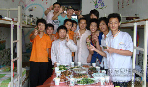 廚師學(xué)校歡樂端午班級(jí)團(tuán)圓飯