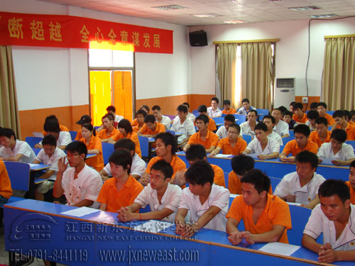 參加就業(yè)雙選會的學(xué)員