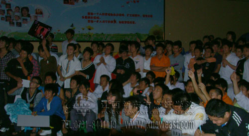 助威聲和喝彩聲不斷的學員