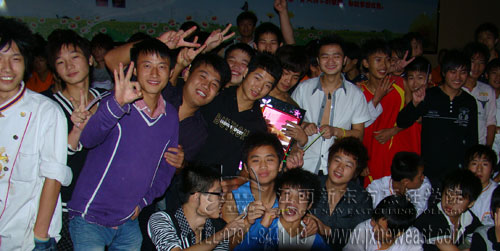 助威聲和喝彩聲不斷的學員