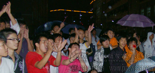 助威聲和喝彩聲不斷的學員