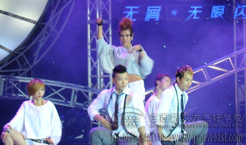 湖南衛(wèi)視《一呼百應(yīng)》江映蓉個人演唱會的精彩瞬間