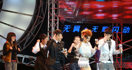 湖南衛(wèi)視《一呼百應(yīng)》江映蓉個人演唱會的精彩瞬間