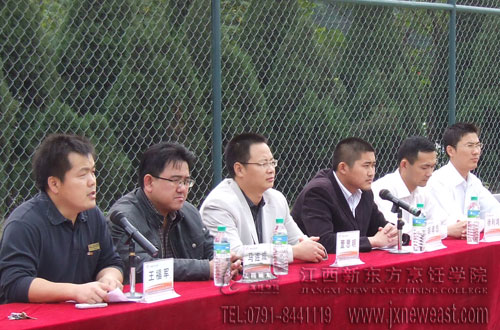 出席“籃球聯(lián)誼賽”開幕式的領(lǐng)導(dǎo)