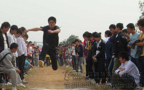 超越自我?jiàn)^力拼搏