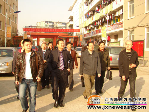 江西省烹飪協(xié)會領(lǐng)導(dǎo)和高炳義大師參觀我院
