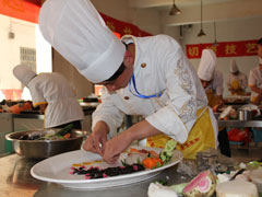 聚精會(huì)神的拼盤